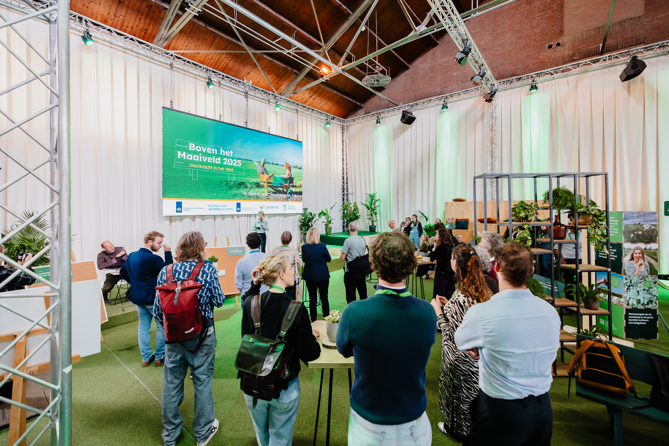 boven het maaiveld de meent live