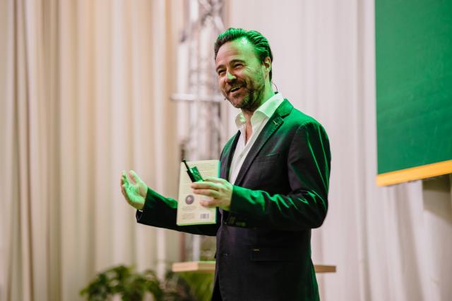 Lammert Kamphuis tijdens boven het maaiveld